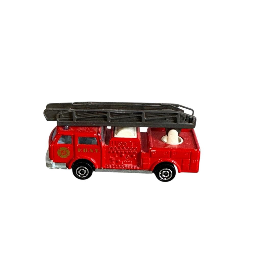 Majorette #207 Pompier Die Cast Fire Truck F.D.N.Y. Ladder Truck ECH 1/100